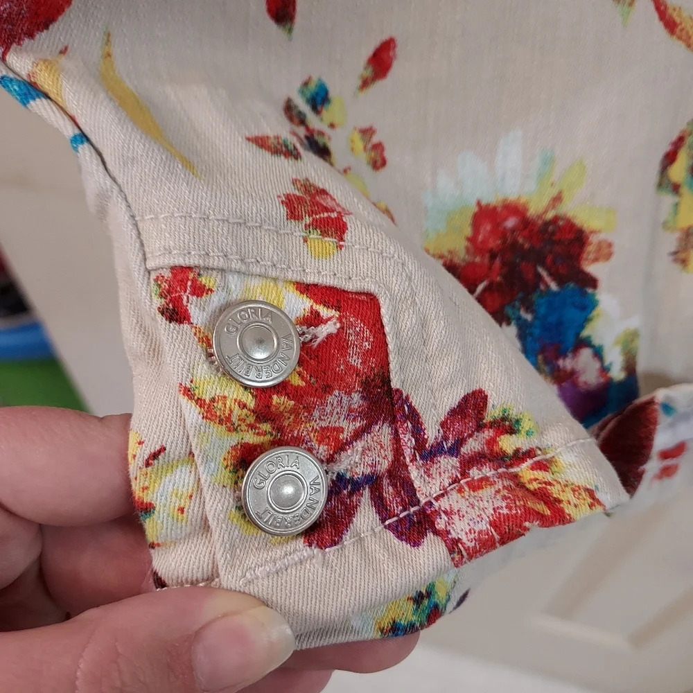 Gloria Vanderbilt Kaia Floral Print Skimmer Shorts in Size 14 - Picture 5 of 10